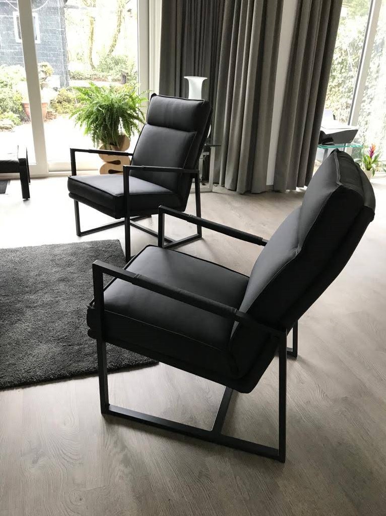 Onderhandelen Reorganiseren Leia Set van 2 leren fauteuils met stalen frame en hoge rug - zwart leer ShopX